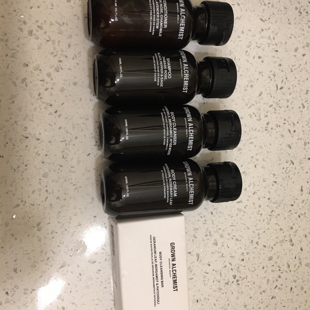 5 pcs travel set- Grown Alchemist.  New!
